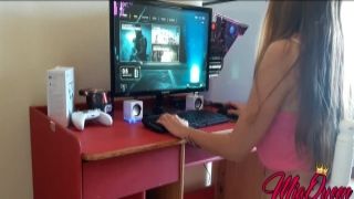 MiaQueen Small Gamer Girl teaching how fucks while sh xxxvcom